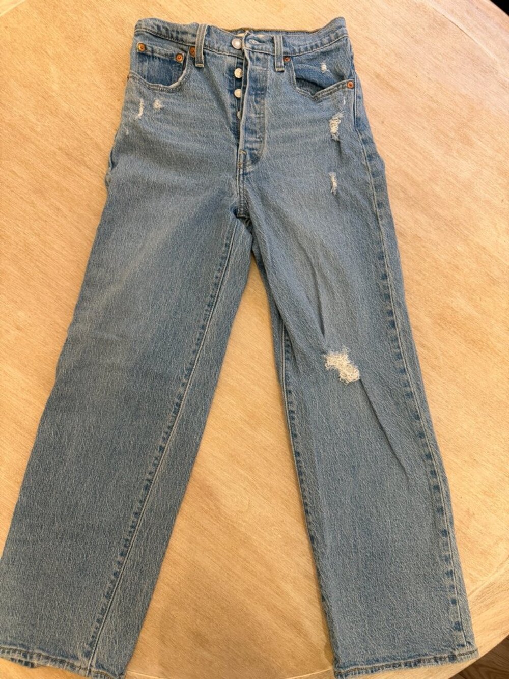 Levi’s Premium Ribcage Straight Ankle Jeans Size 24 Distressed